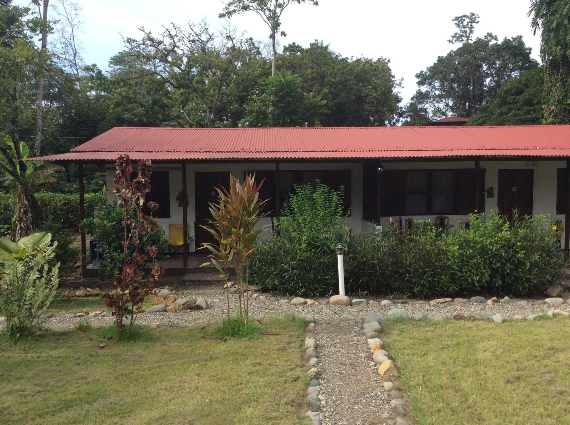 Cabinas Los Tucanes Cahuita Eksteriør billede
