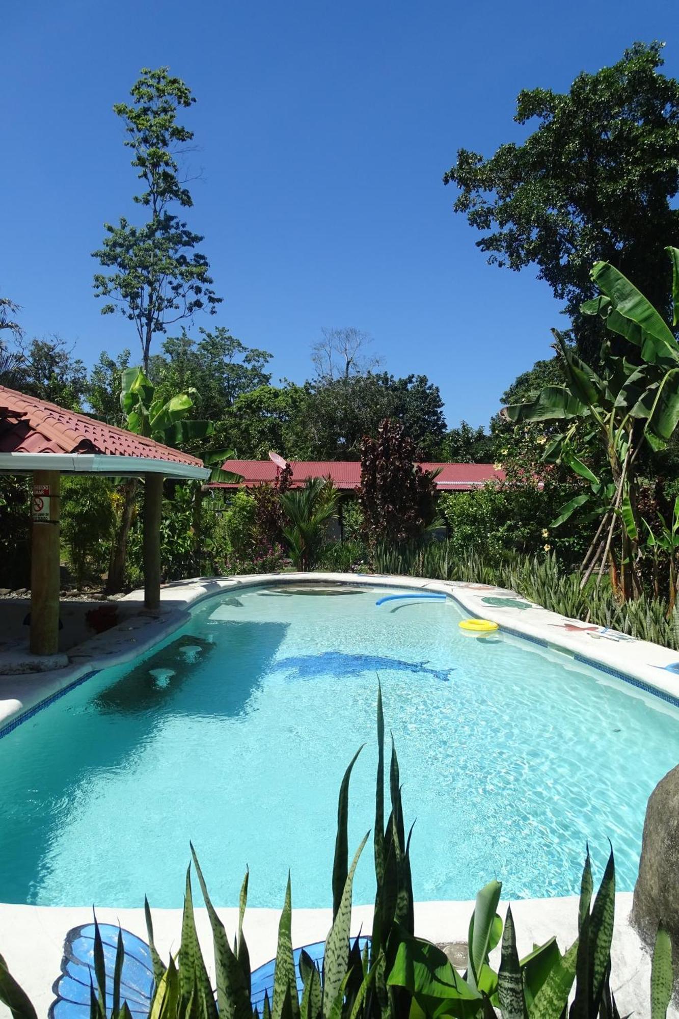 Cabinas Los Tucanes Cahuita Eksteriør billede