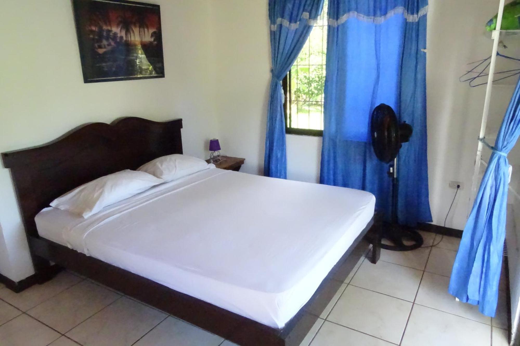 Cabinas Los Tucanes Cahuita Eksteriør billede