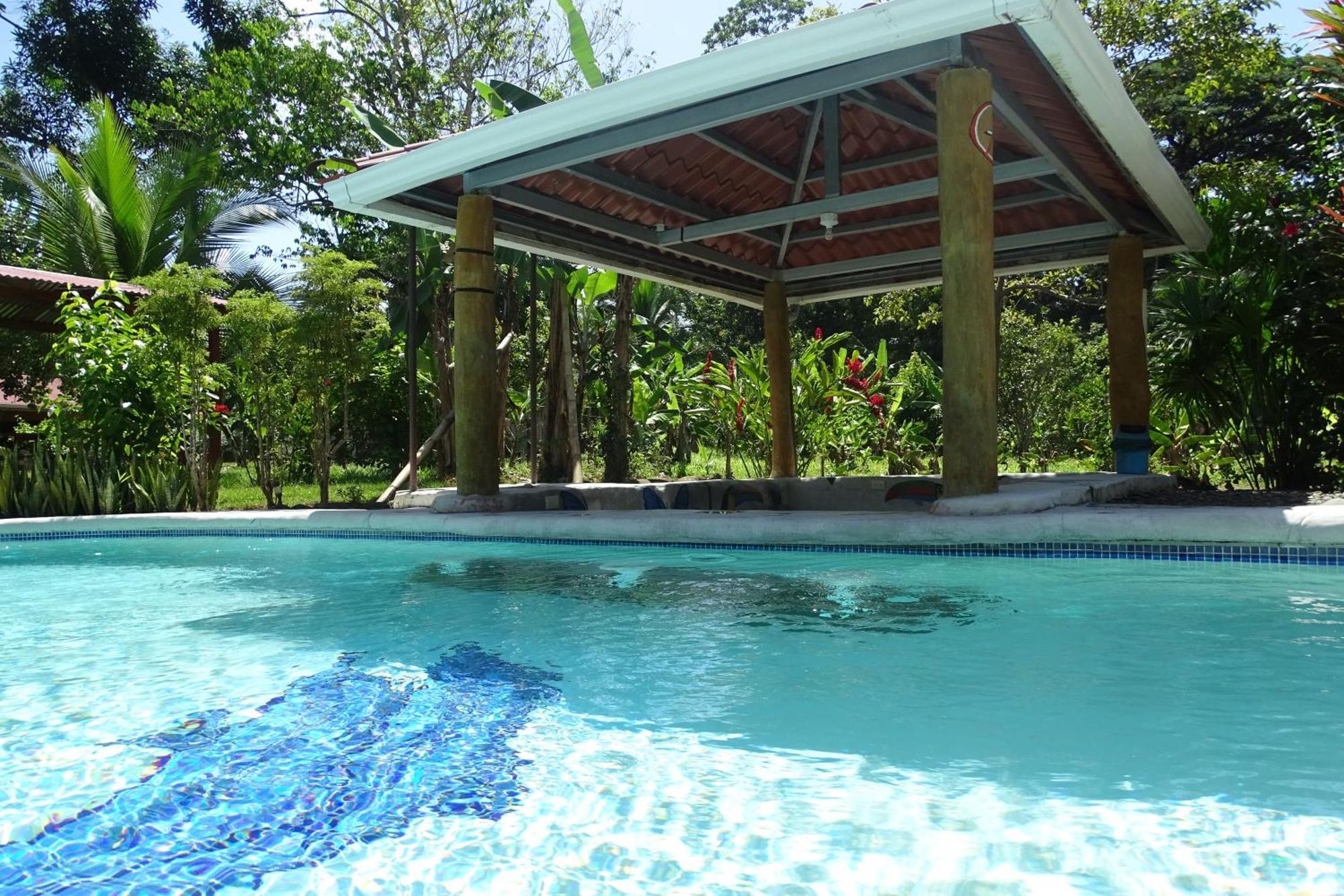 Cabinas Los Tucanes Cahuita Eksteriør billede