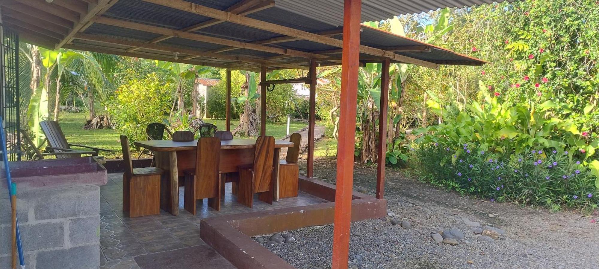 Cabinas Los Tucanes Cahuita Eksteriør billede